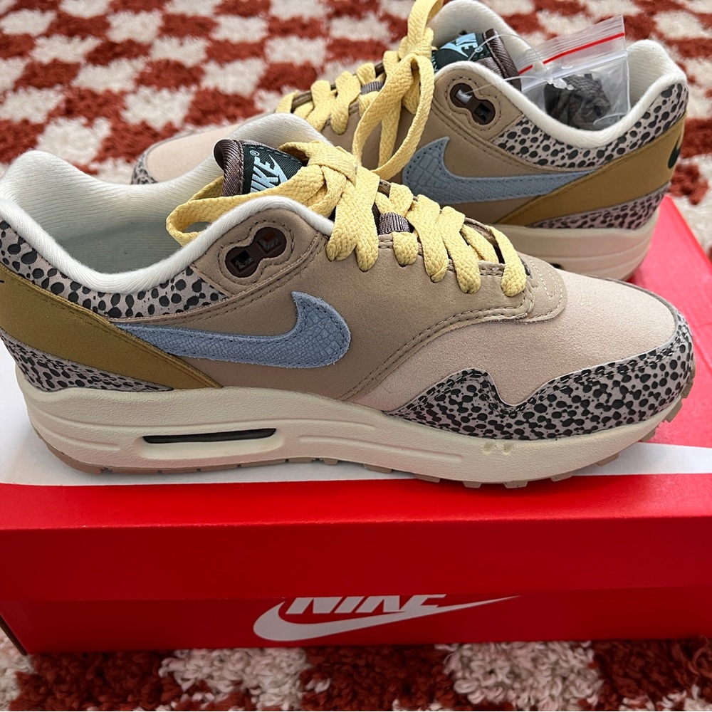 Nike Air Max 1 - brand new
